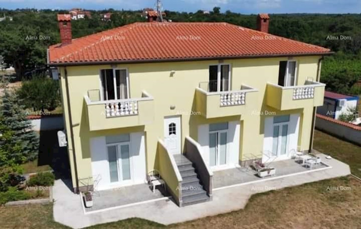 Umag. Lepa hiša s šestimi apartmaji.