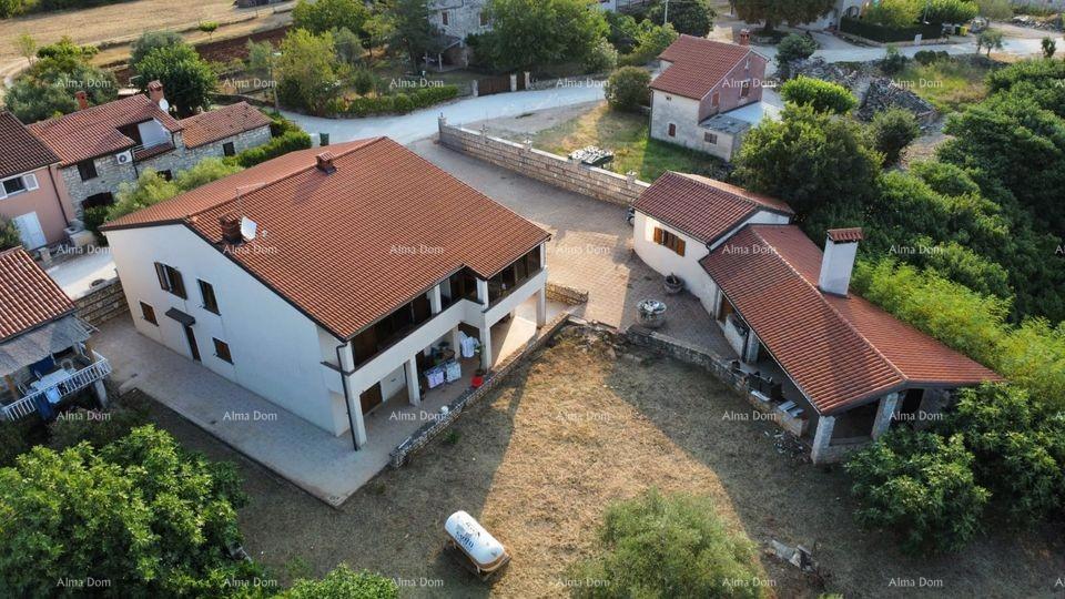 Prodamo hišo 420m2 s tremi apartmaji, Umag
