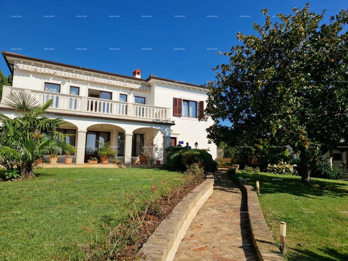 UMAG - Prostorna hiša z velikim vrtom, prva vrsta ob morju