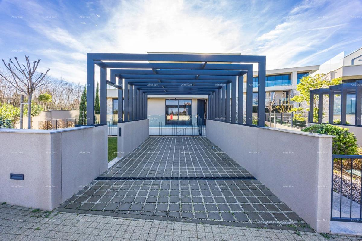 Prvi red do morja! Luksuzna hiša v Umagu, 300 m od morja - popolna za družino z modernimi vsebinami