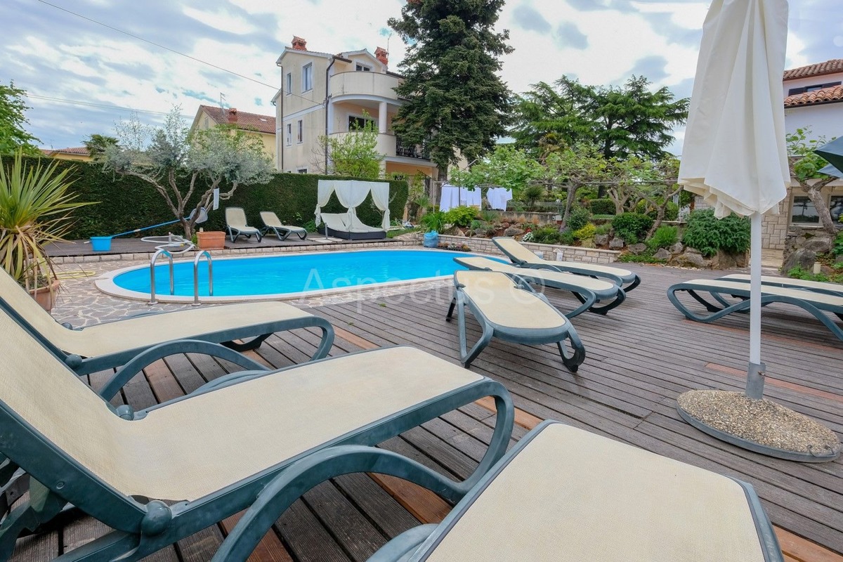 Apartmanska kuća, 12 apartmana,blizina plaže, Umag
