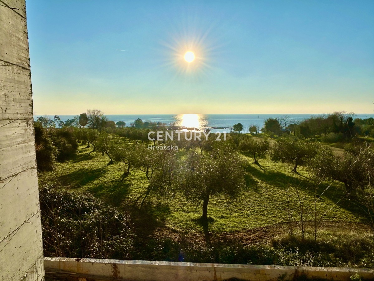 Umag, dvojna hiša le 150 metrov od plaže s panoramskim in odprtim pogledom na morje