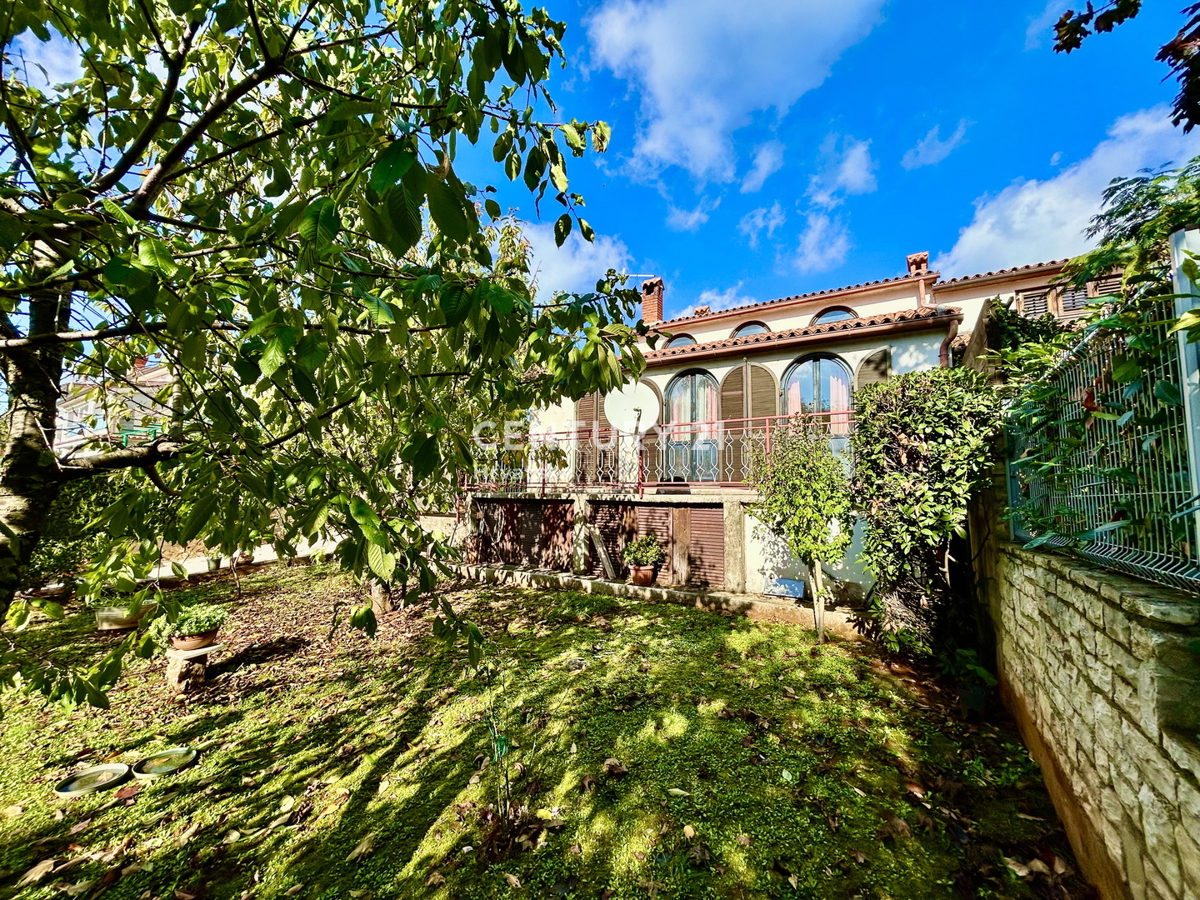 UMAG, OKOLICA, DRUŽINSKA HIŠA S PESTRIM POTENCIALOM