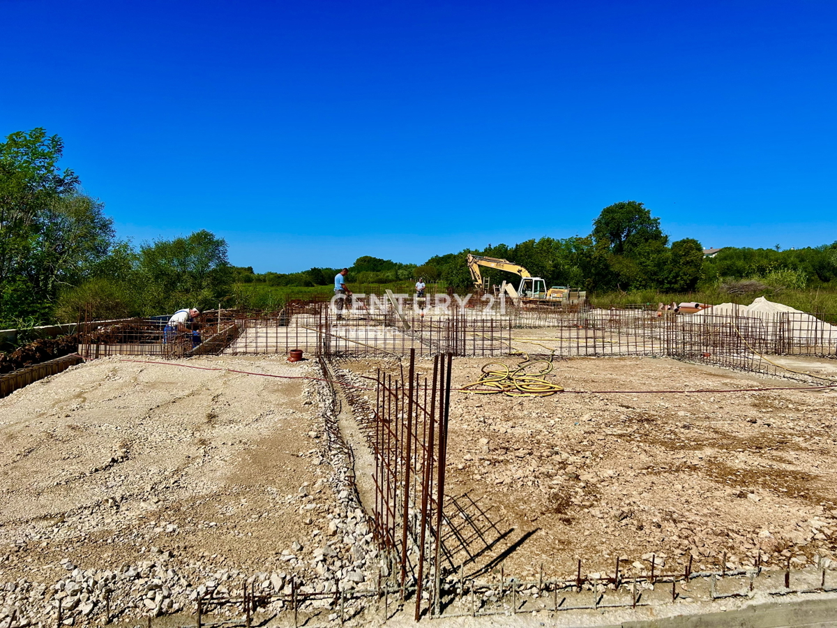 Umag, dvojna hiša samo 150 metrov od plaže s panoramskim in odprtim pogledom na morje