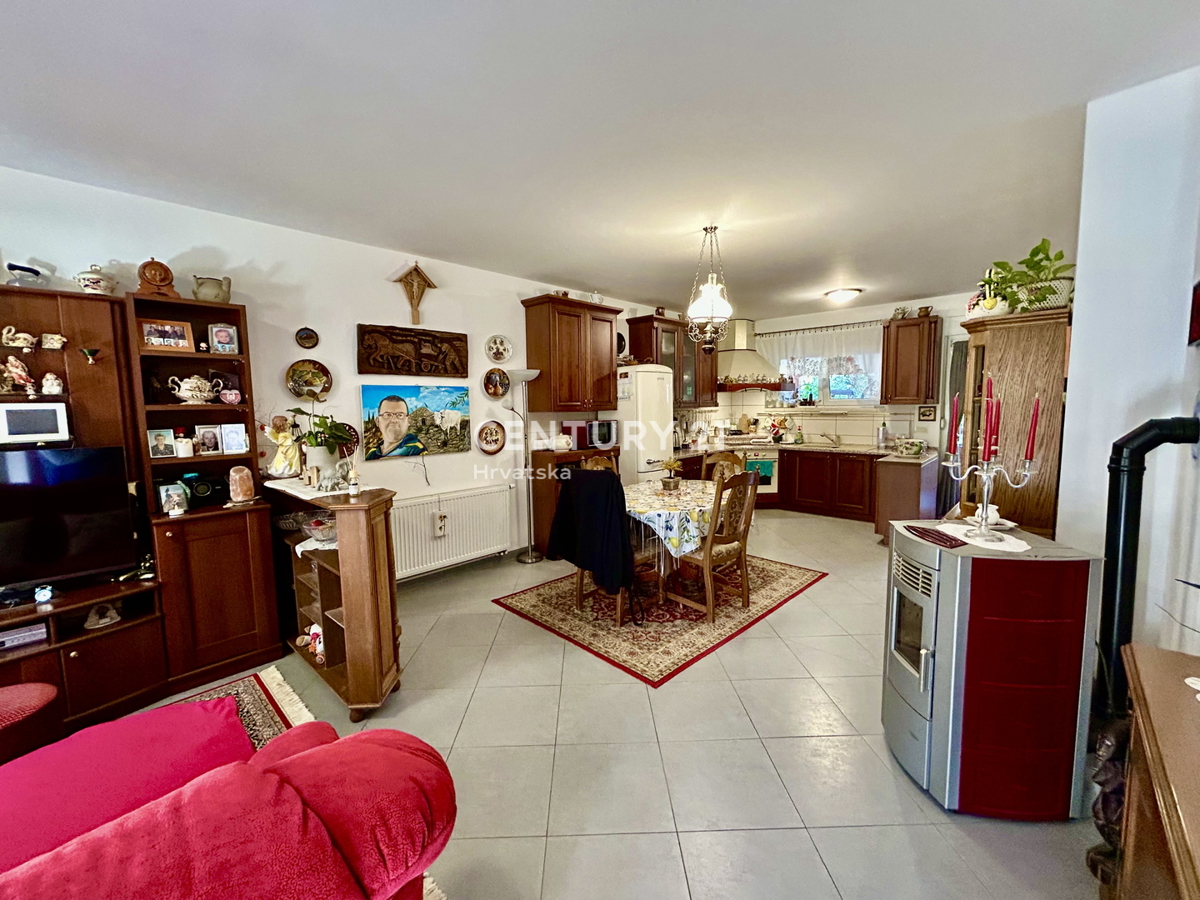 UMAG, OKOLICA, HIŠA NA MIRNI LOKACIJI