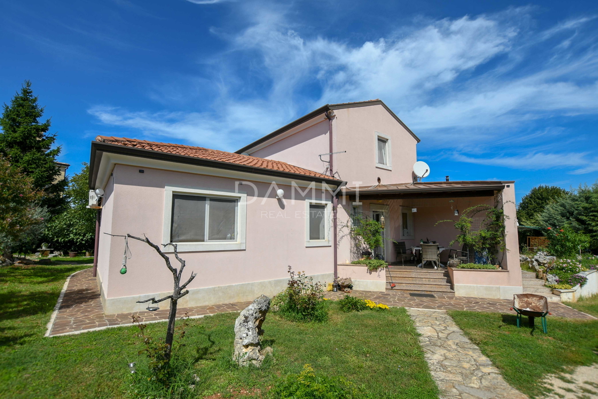 ISTRA, UMAG - Samostojna hiša z velikim dvoriščem