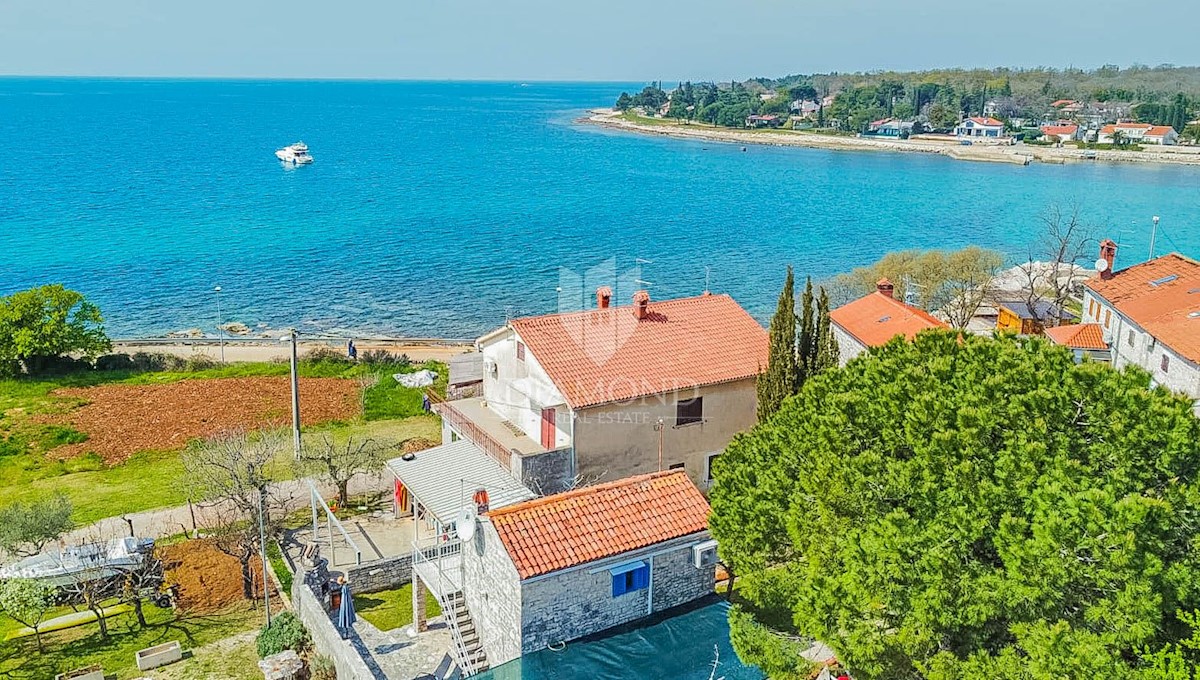 Priložnost! Umag, okolica! Luštna istrska hiša 2. red do morja!