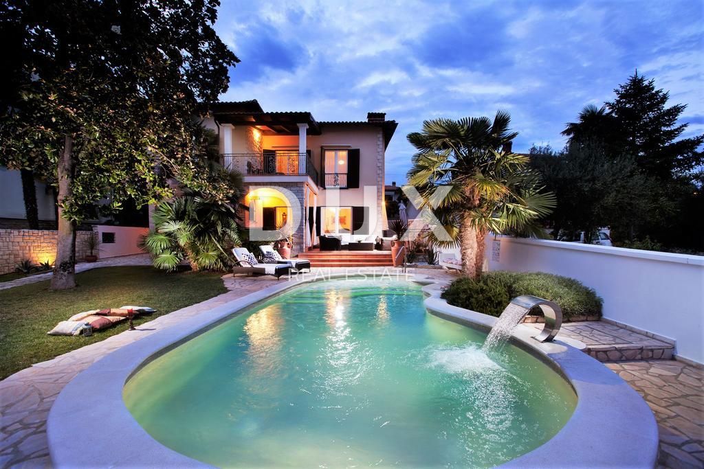 ISTRA, UMAG - Edinstvena vila z bazenom, prva vrsta ob morju