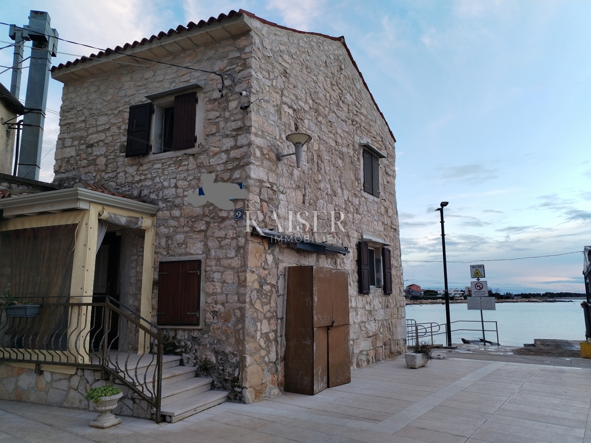 Istra, Umag, hiša 75m2 prva vrsta do morja