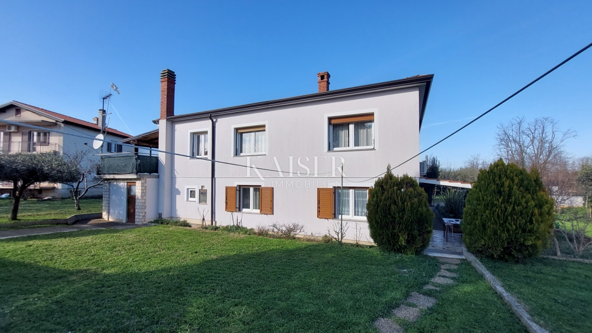 Istra, okolica Umaga - samostojna hiša s 4 apartmaji in velikim vrtom