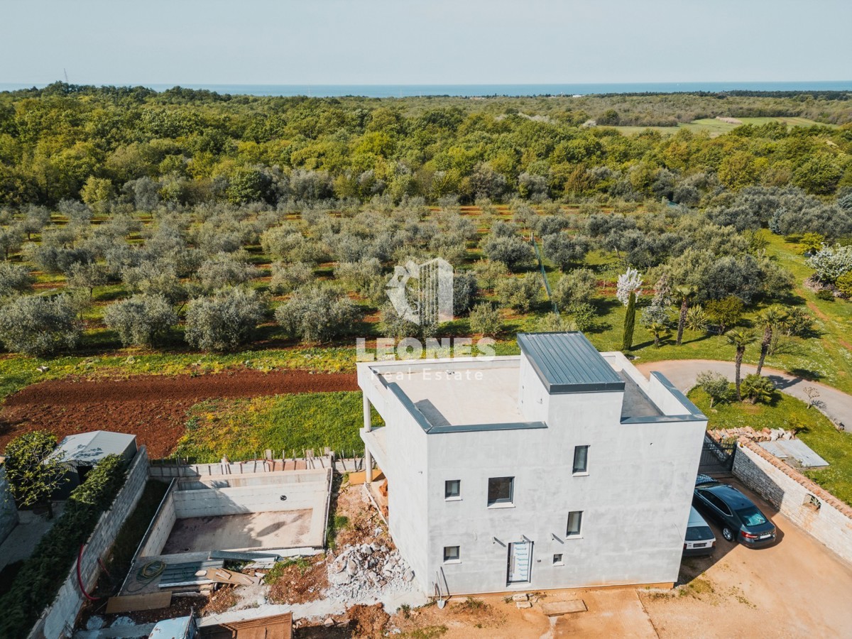 Moderna vila s strešno teraso in pogledom na morje v bližini Umaga