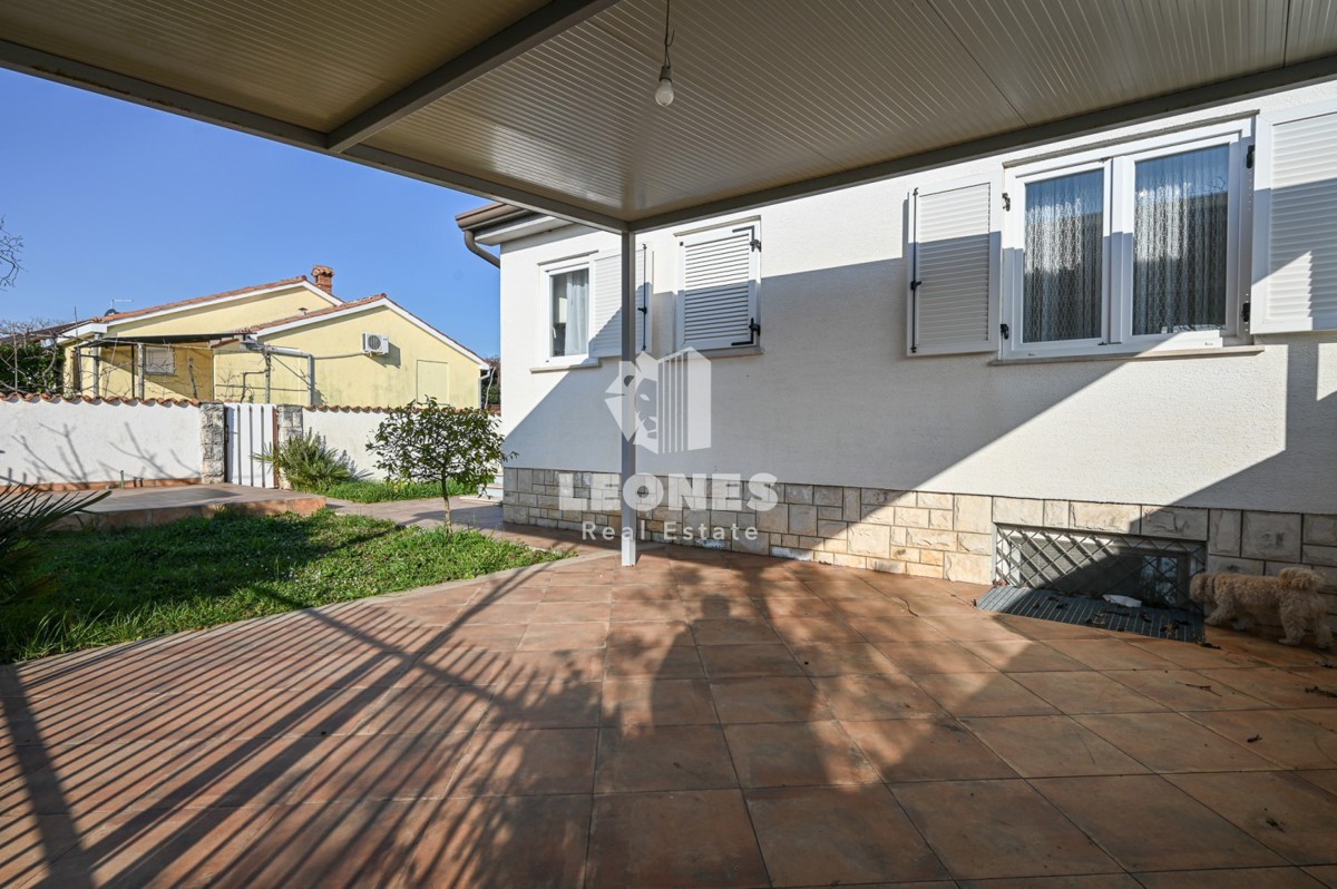 Dvojna hiša, le 250 metrov od morja v okolici Umaga