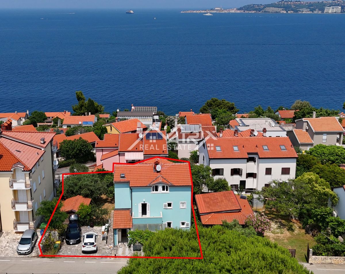 Savudrija, Crveni Vrh – Hiša s tremi stanovanjskimi enotami in pogledom na morje