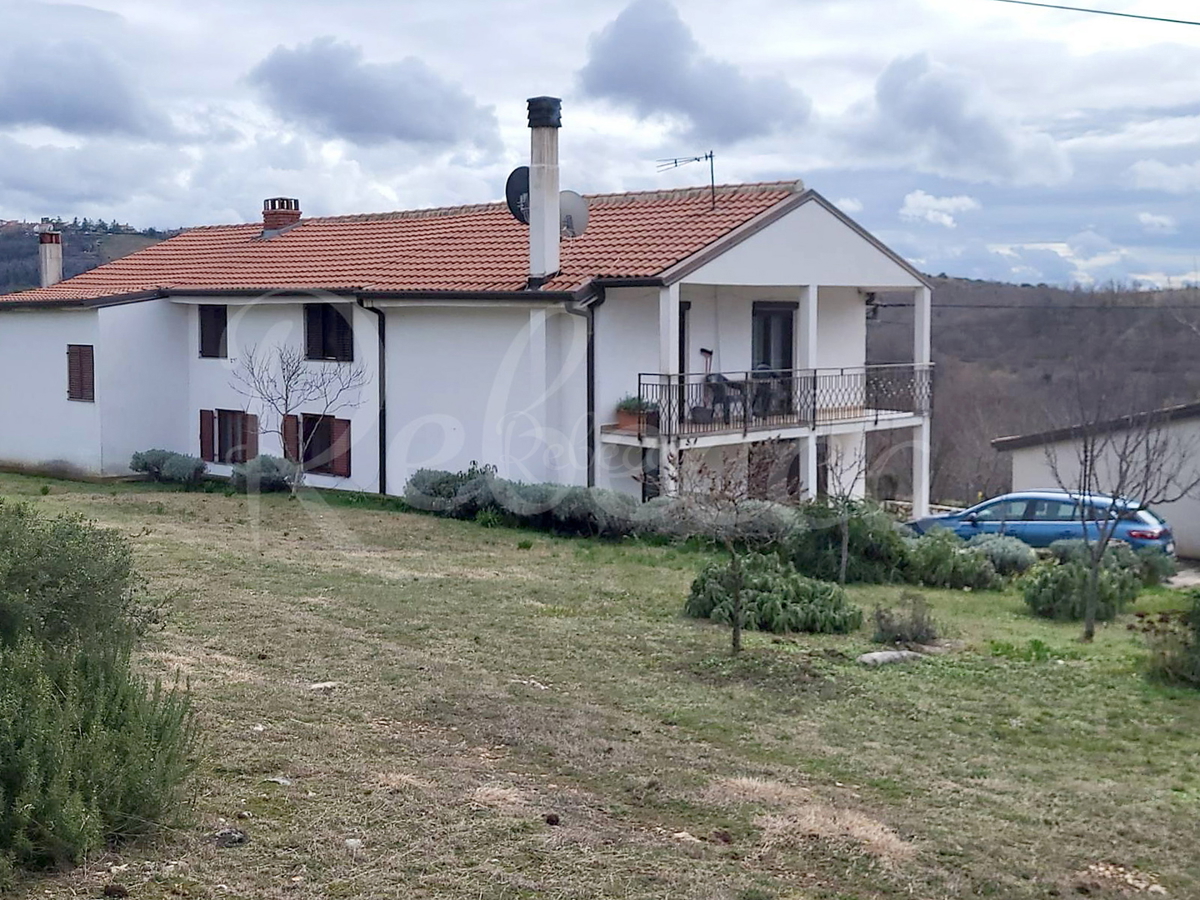 Umag, okolica, veliko istrsko posestvo 7500 m2 z odprtim pogledom, PRILOŽNOST!