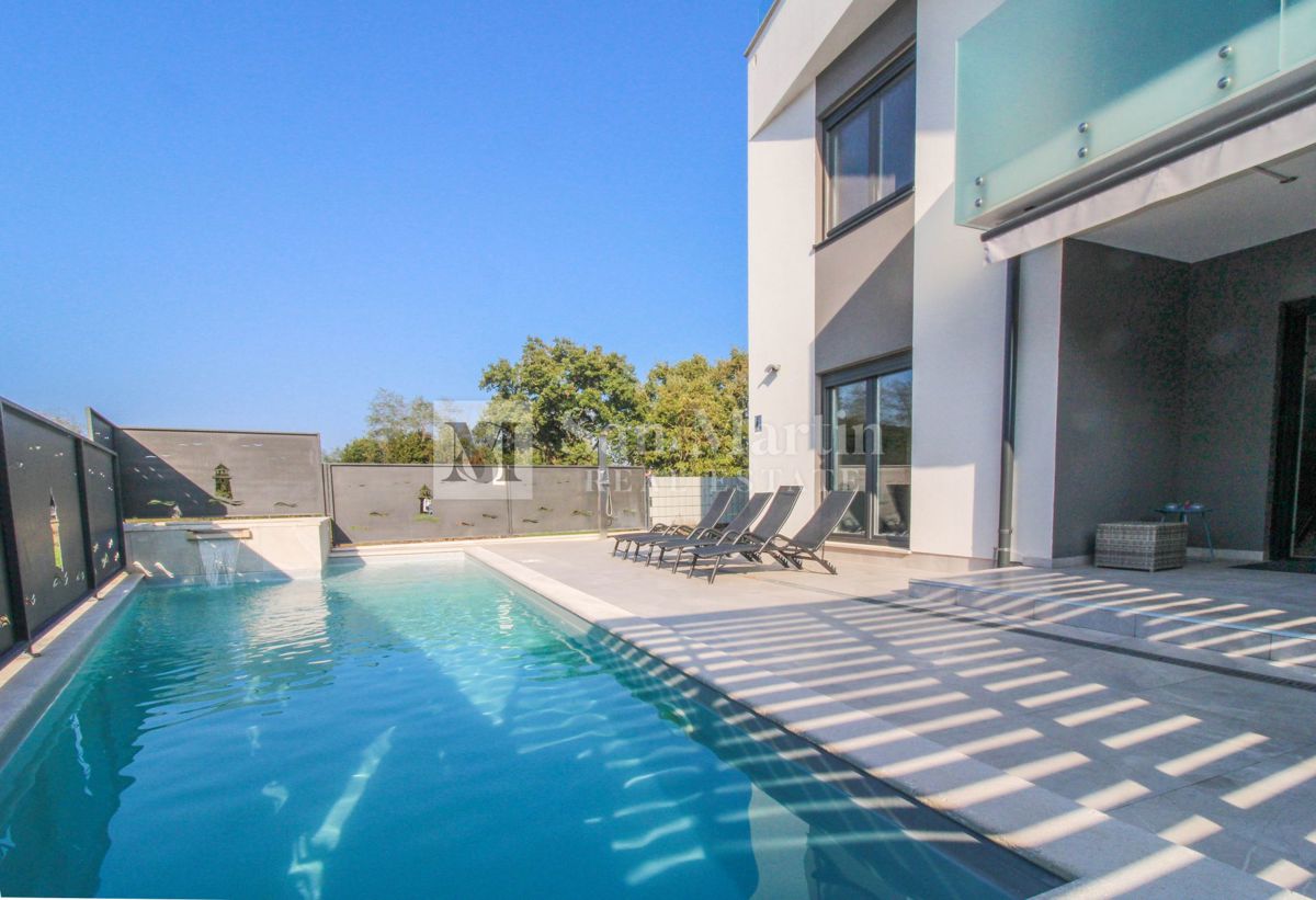 Umag - schöne Villa mit Pool 400 m vom Meer entfernt